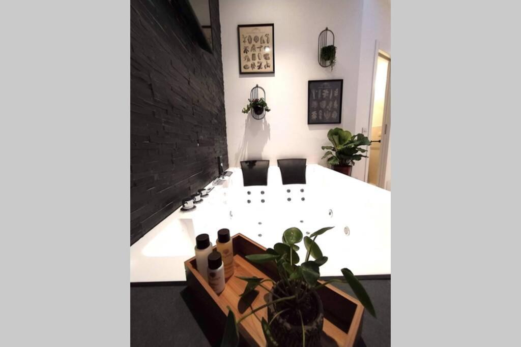Elegante Open Space Con Vasca Idromassaggio A Trastevere 外观 照片