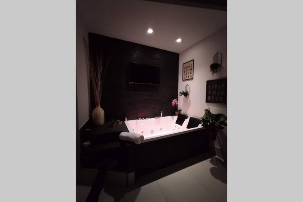 Elegante Open Space Con Vasca Idromassaggio A Trastevere 外观 照片